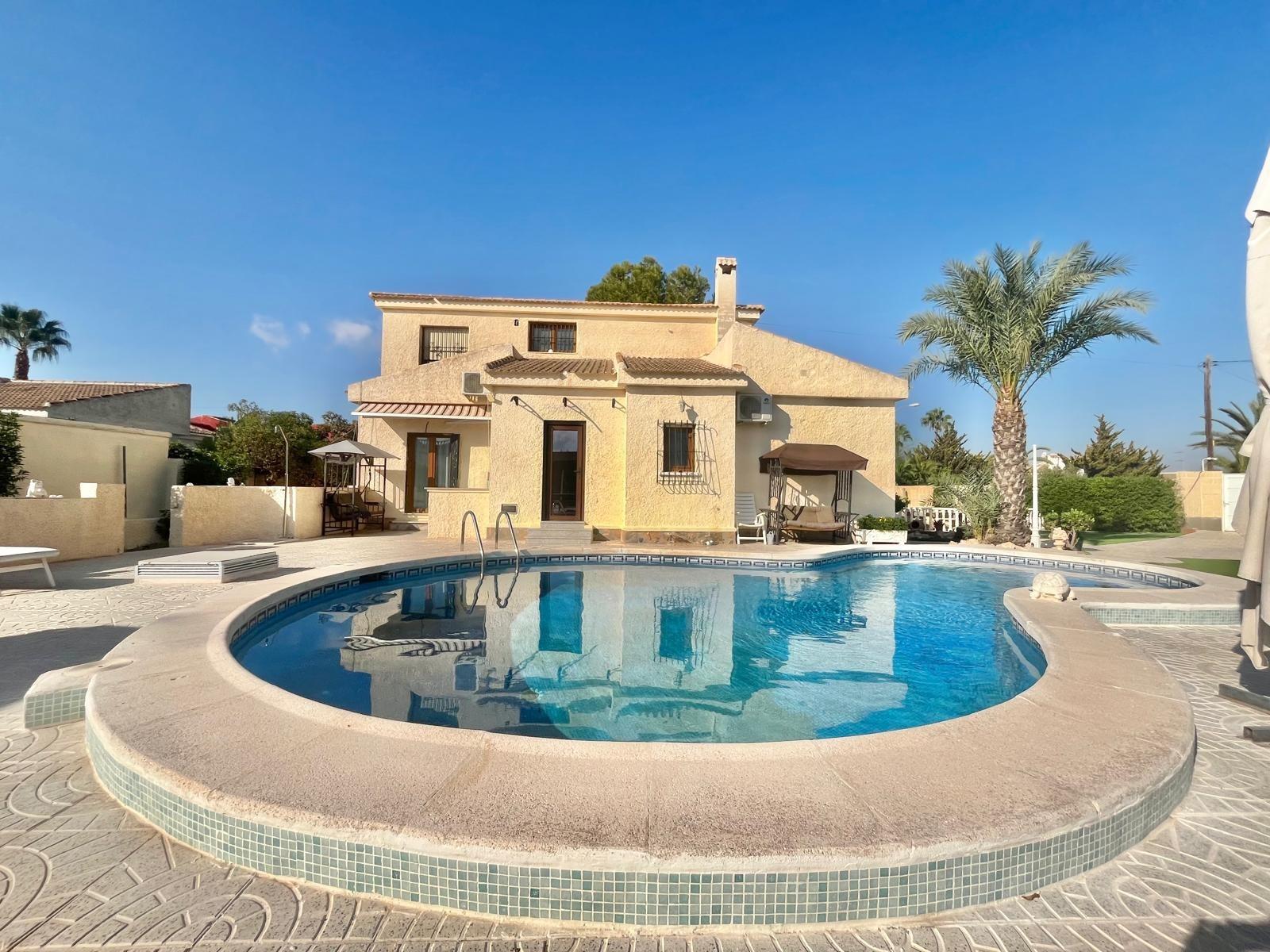 4 Bed, 2 Bath, HouseFor Sale, Torrevieja, Alicante