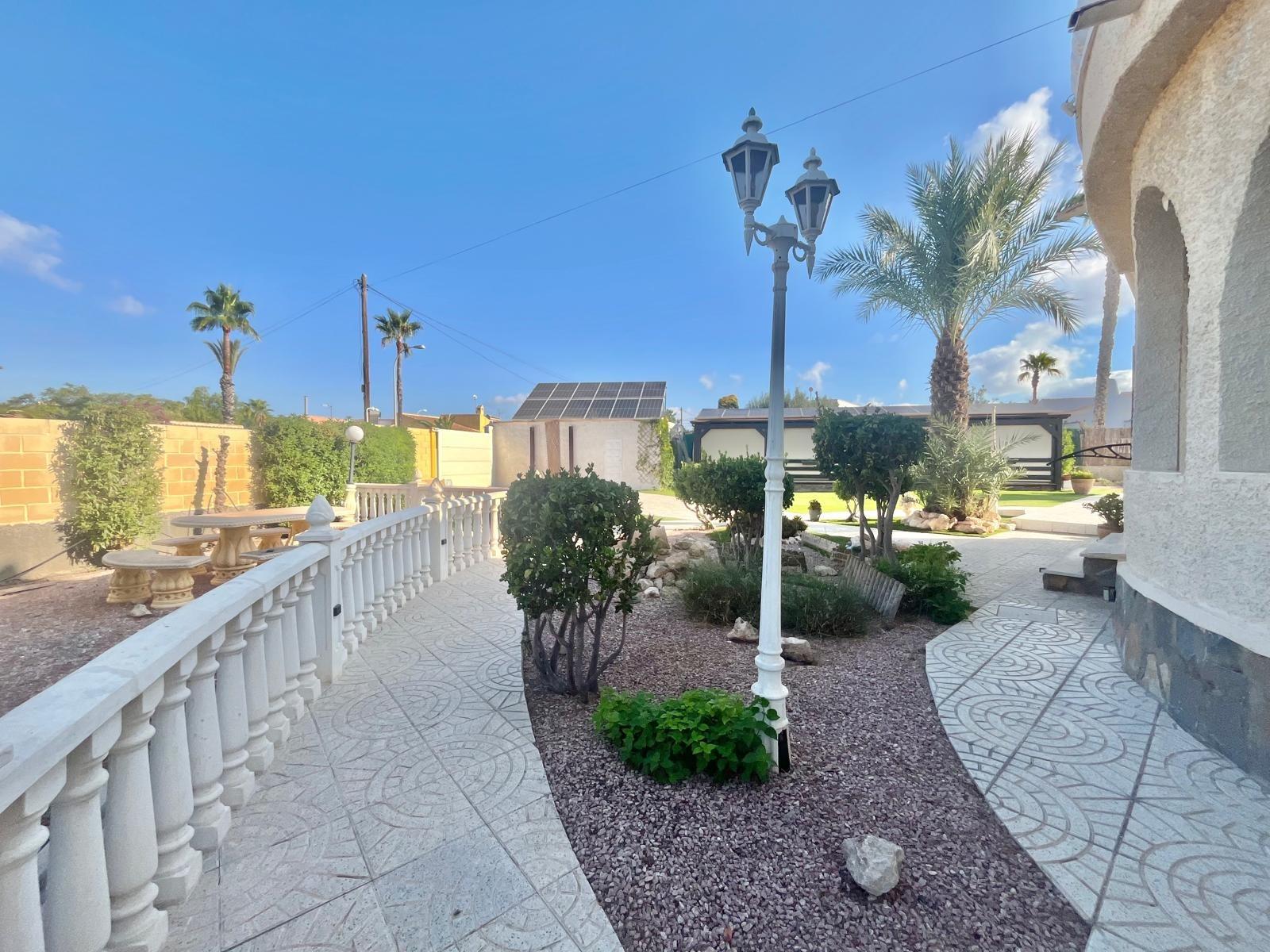 4 Bed, 2 Bath, HouseFor Sale, Torrevieja, Alicante