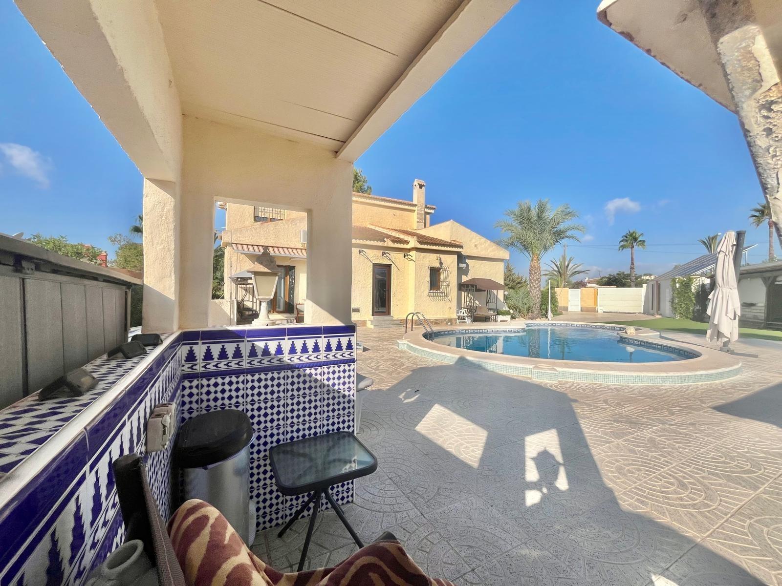 4 Bed, 2 Bath, HouseFor Sale, Torrevieja, Alicante