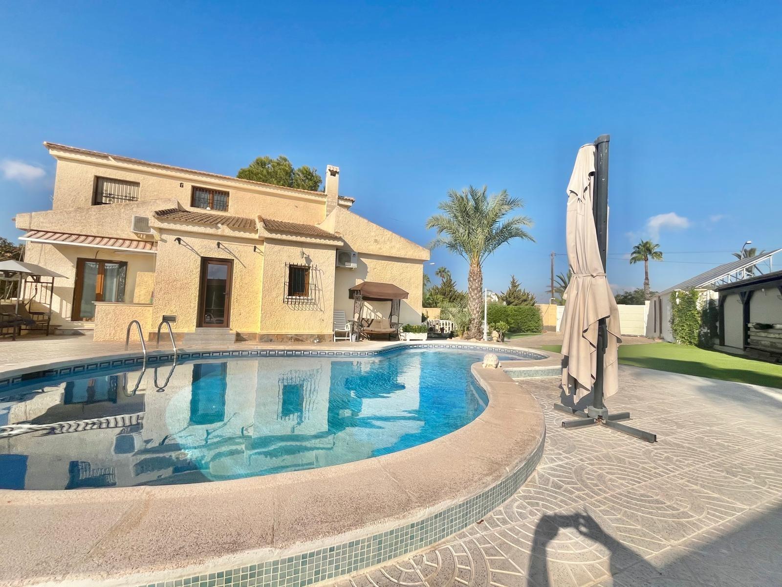 4 Bed, 2 Bath, HouseFor Sale, Torrevieja, Alicante