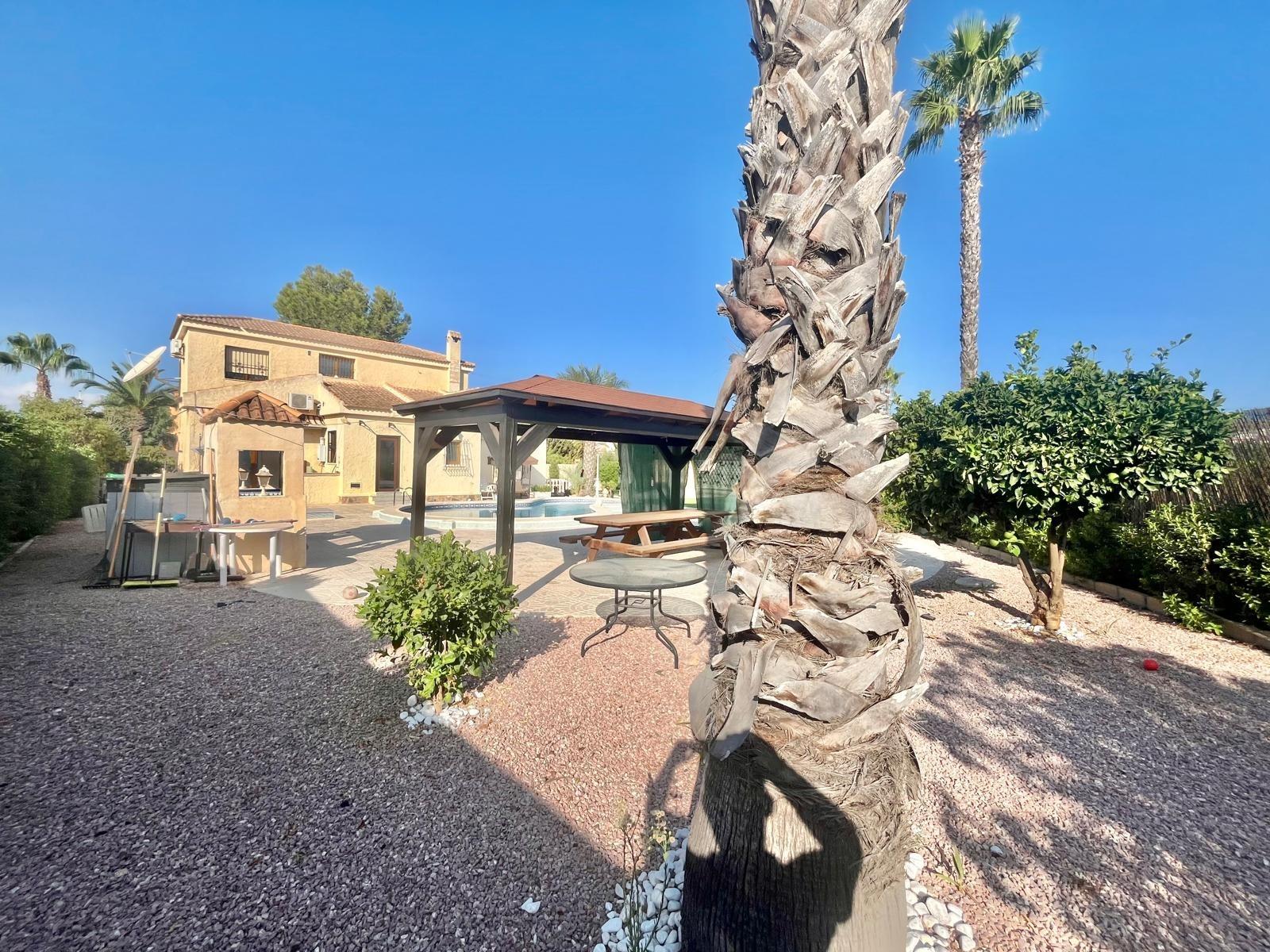 4 Bed, 2 Bath, HouseFor Sale, Torrevieja, Alicante