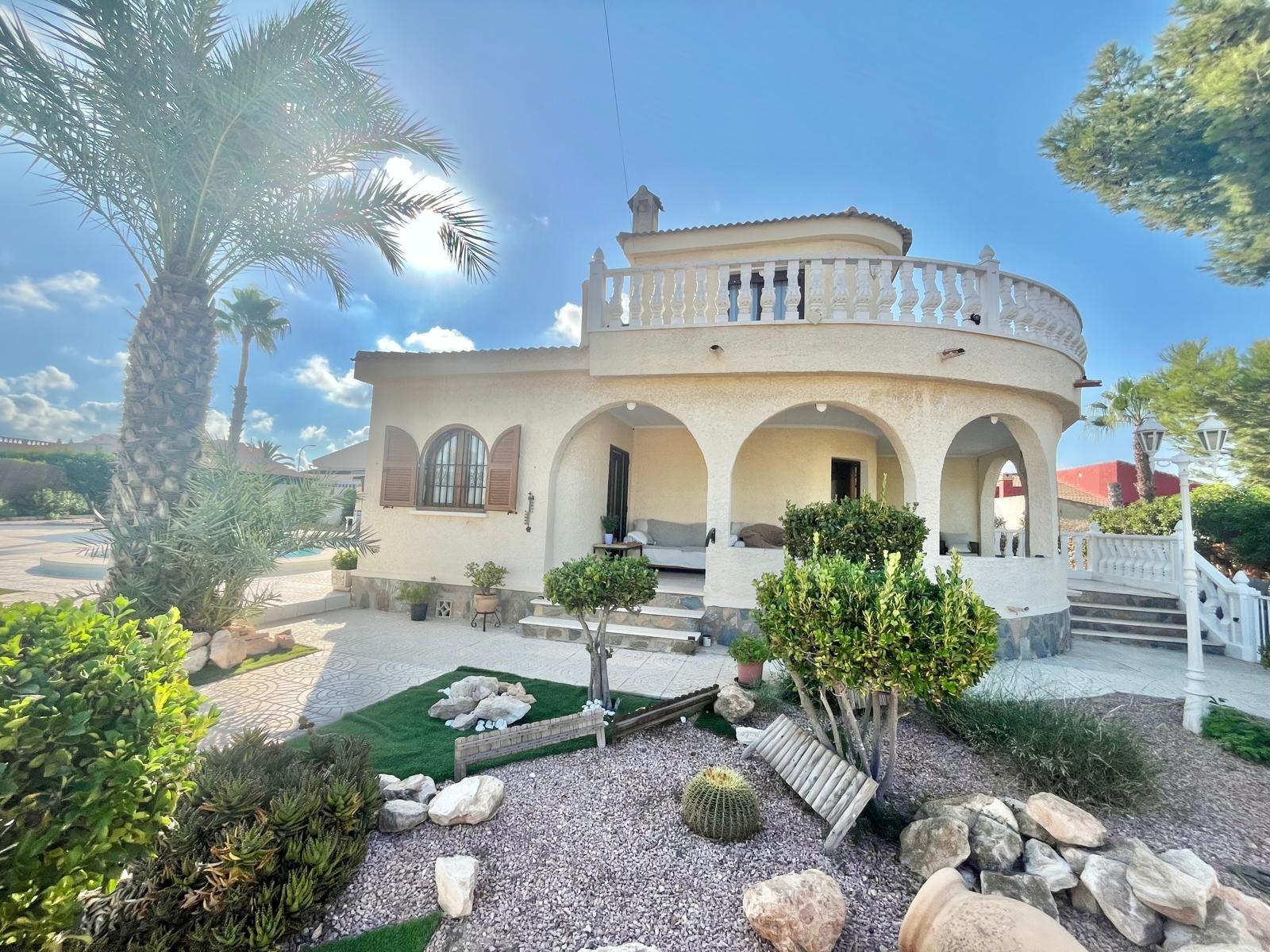 4 Bed, 2 Bath, HouseFor Sale, Torrevieja, Alicante