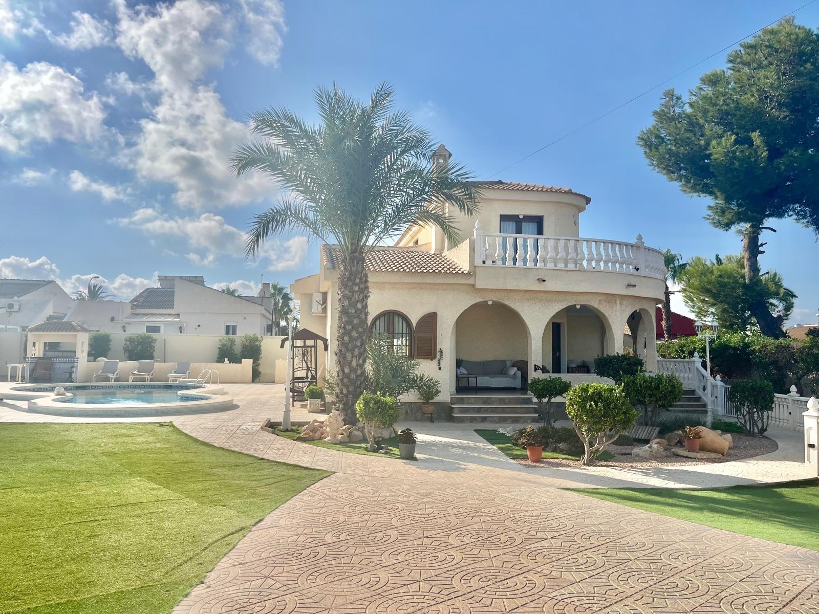 4 Bed, 2 Bath, HouseFor Sale, Torrevieja, Alicante