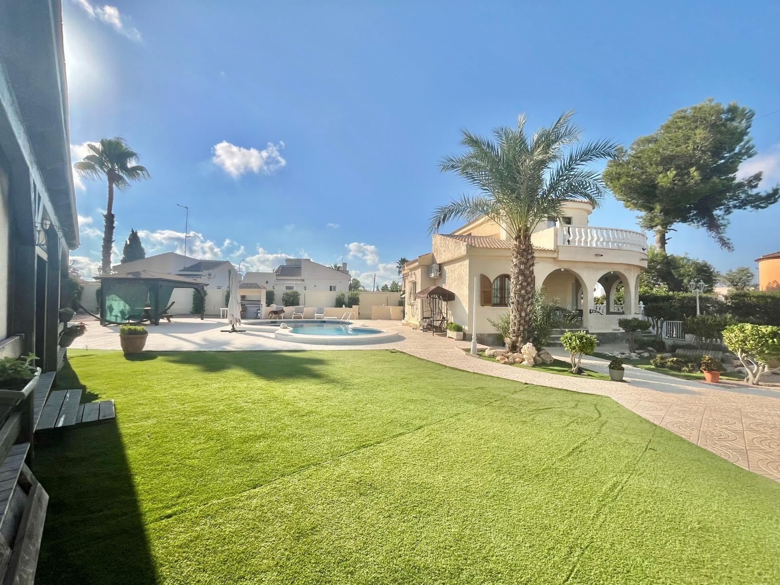 4 Bed, 2 Bath, HouseFor Sale, Torrevieja, Alicante