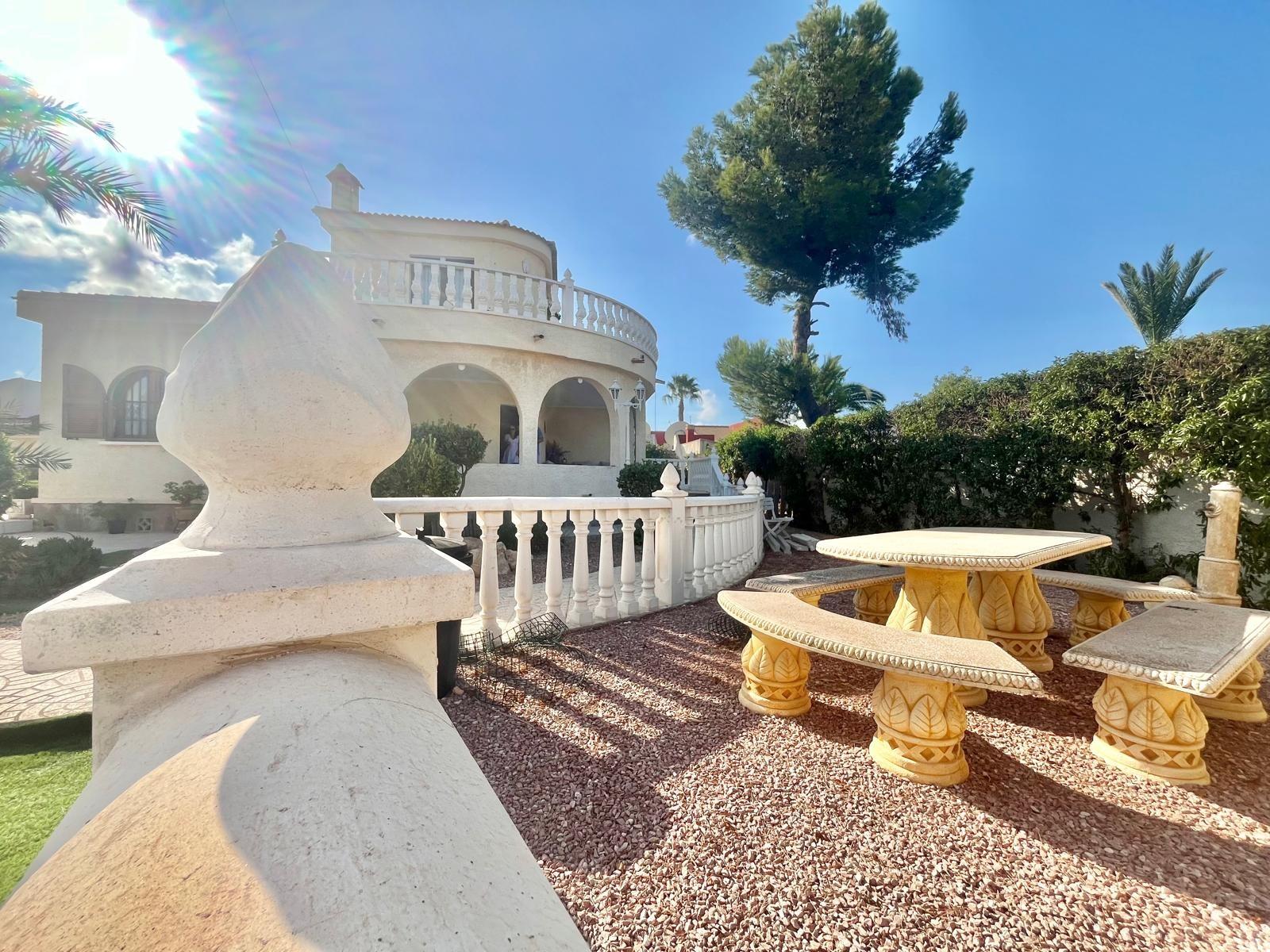 4 Bed, 2 Bath, HouseFor Sale, Torrevieja, Alicante