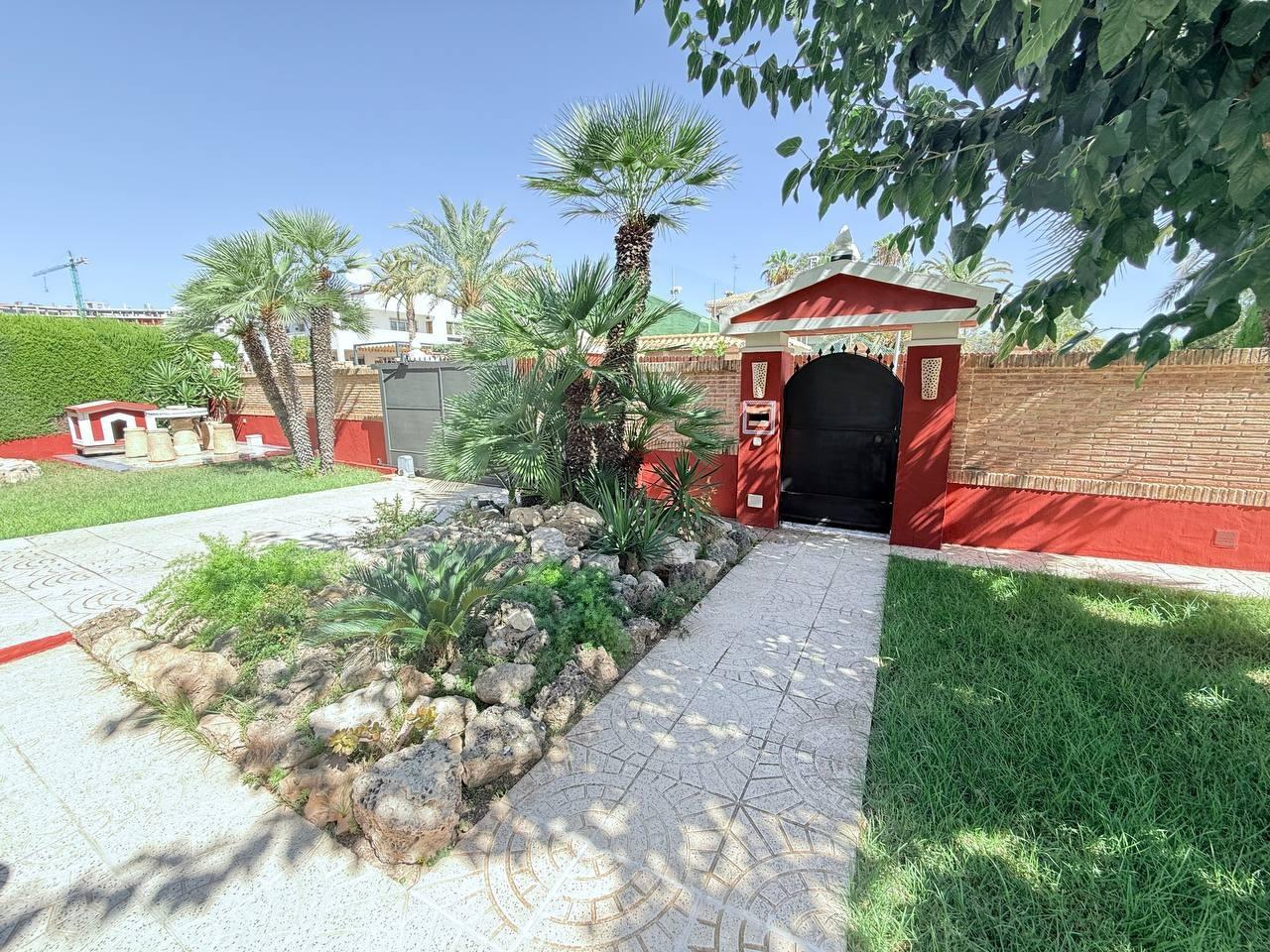 5 Bed, 3 Bath, HouseFor Sale, Campoamor, Alicante