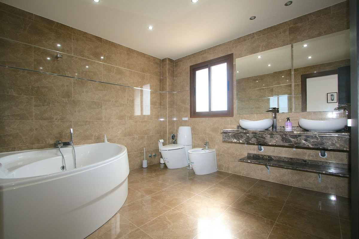 8 Bed, 5 Bath, HouseFor Sale, Sierrezuela, Malaga