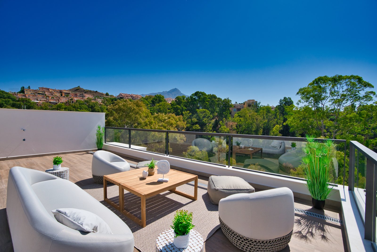 3 Bed, 2 Bath, ApartmentFor Sale, Marbella, Malaga