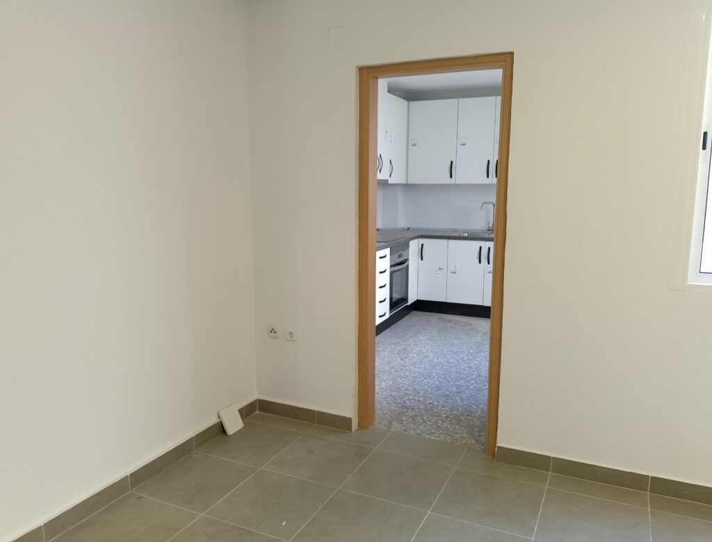 4 Bed, 2 Bath, ApartmentFor Sale, Oliva, Valencia, 46780