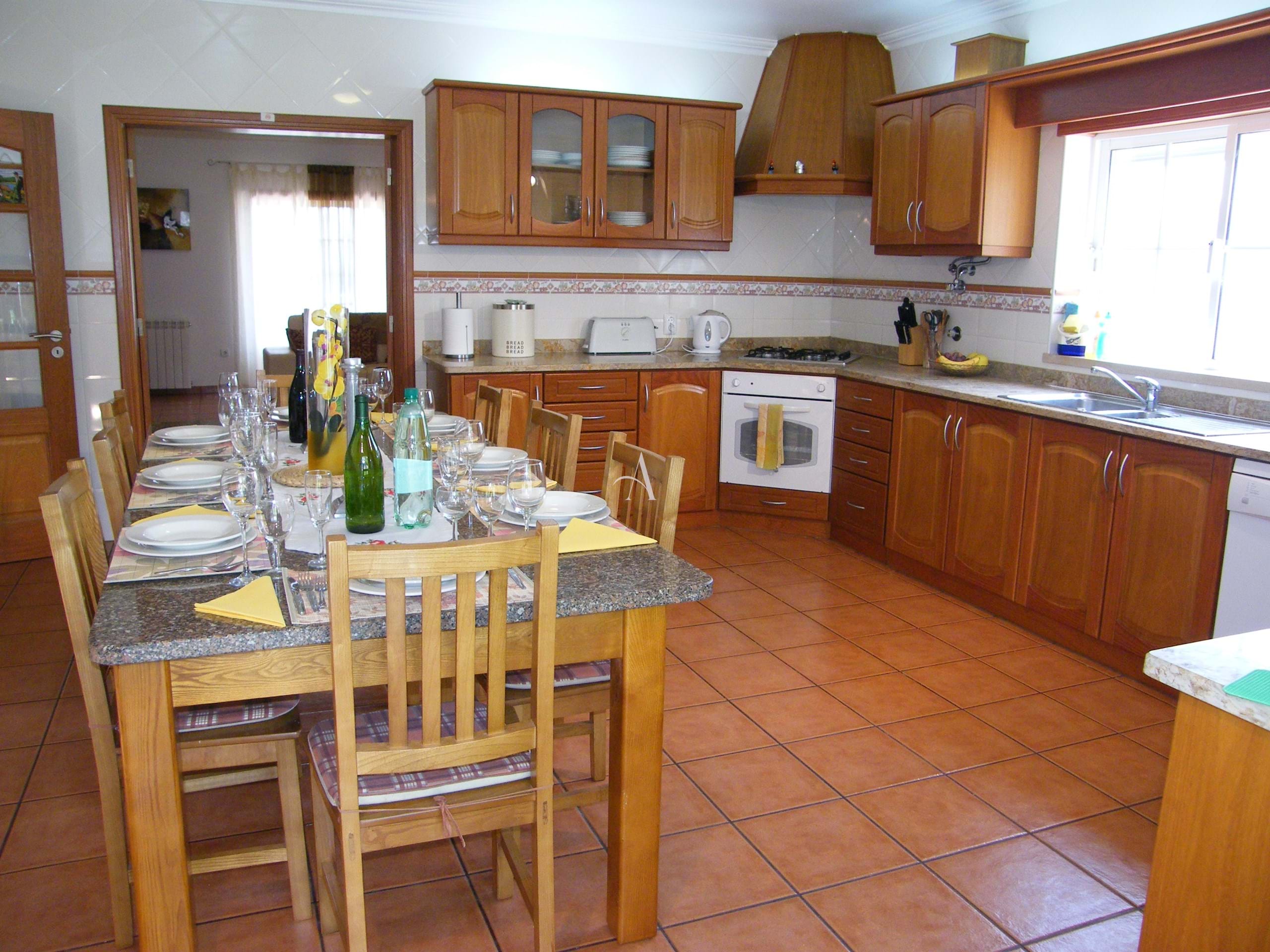 4 Bed, 3 Bath, HouseFor Sale, Caldas da Rainha, Leiria 4 Bed, 3 Bath, HouseFor Sale, Caldas da Rainha, Leiria