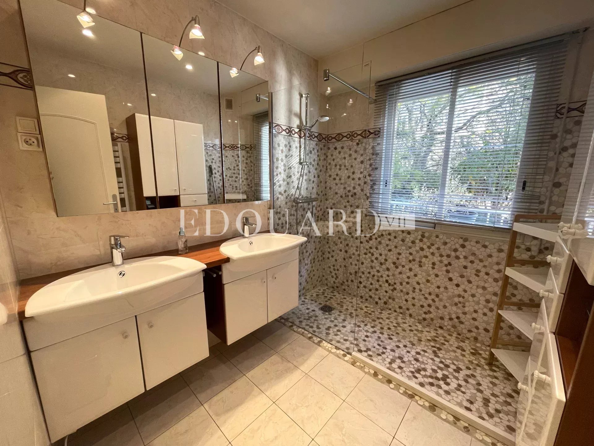 2 Bed, 1 Bath, ApartmentFor Sale, Èze, Alpes-Maritimes