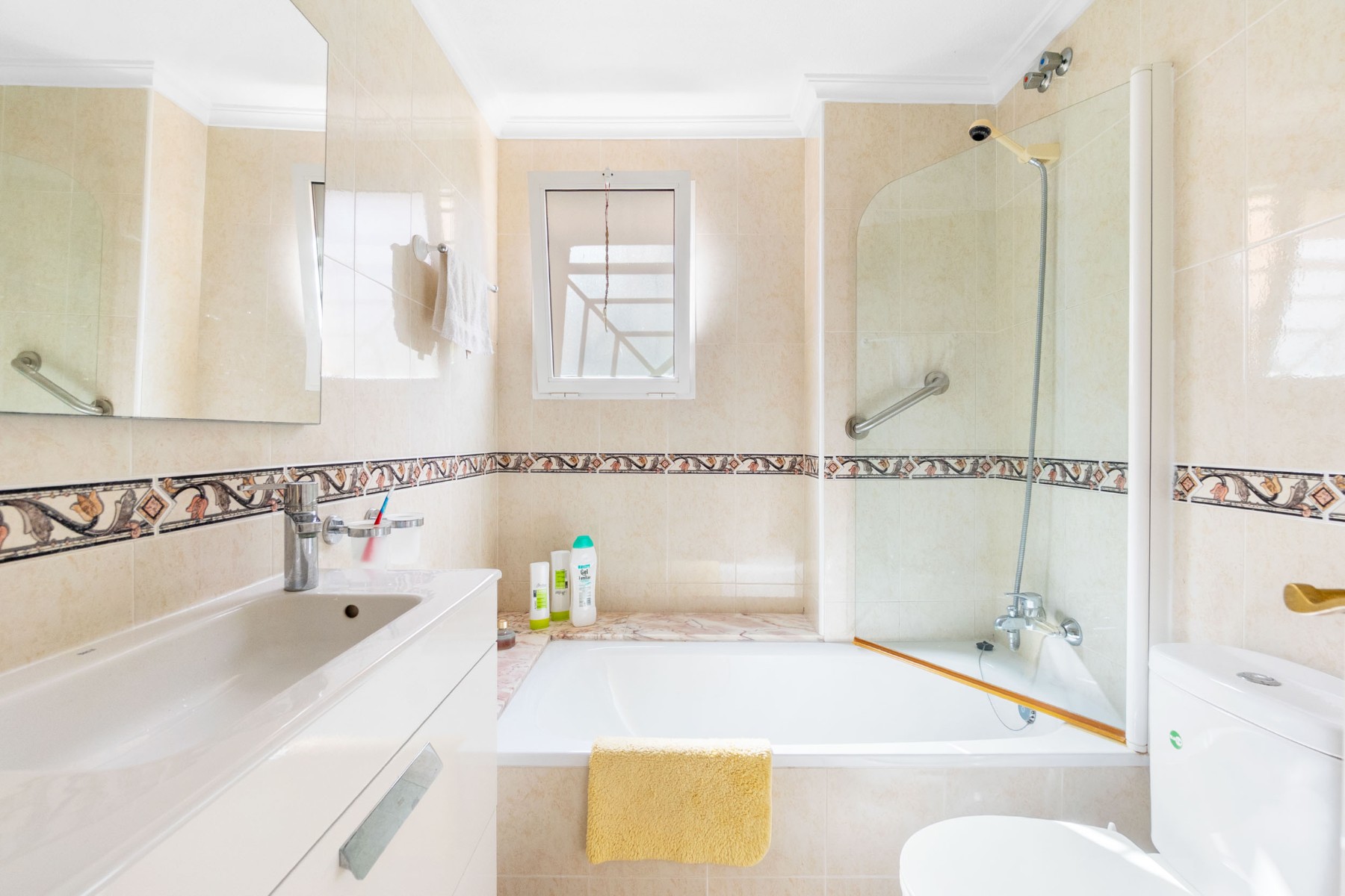 2 Bed, 1 Bath, ApartmentFor Sale, Torrevieja, Alicante 2 Bed, 1 Bath, ApartmentFor Sale, Torrevieja, Alicante