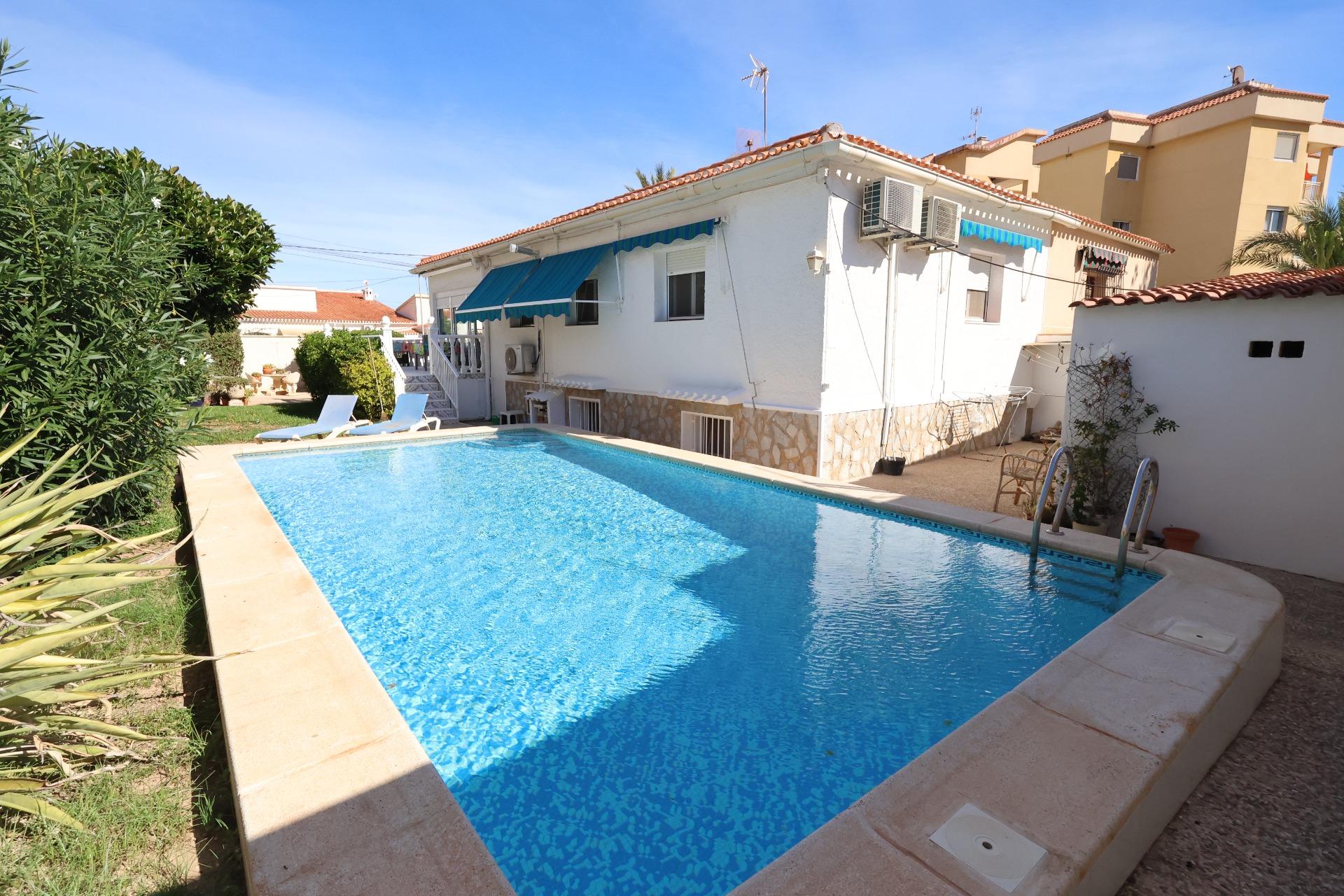 4 Bed, 2 Bath, HouseFor Sale, Torrevieja, Alicante