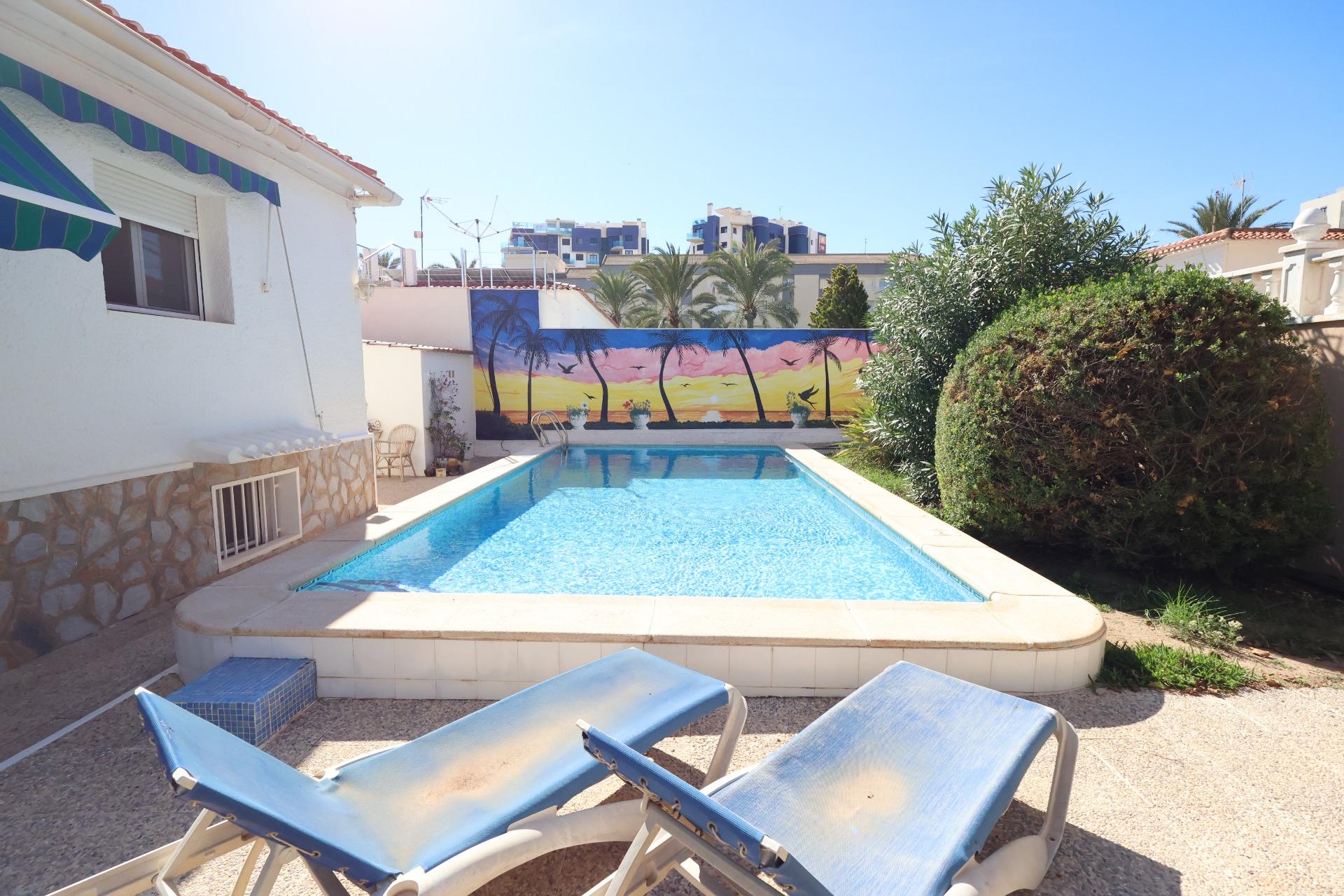 4 Bed, 2 Bath, HouseFor Sale, Torrevieja, Alicante