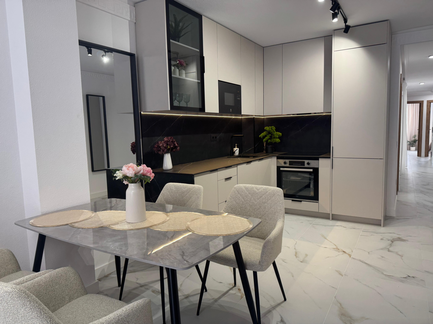 4 Bed, 2 Bath, ApartmentFor Sale, Torrevieja, Alicante