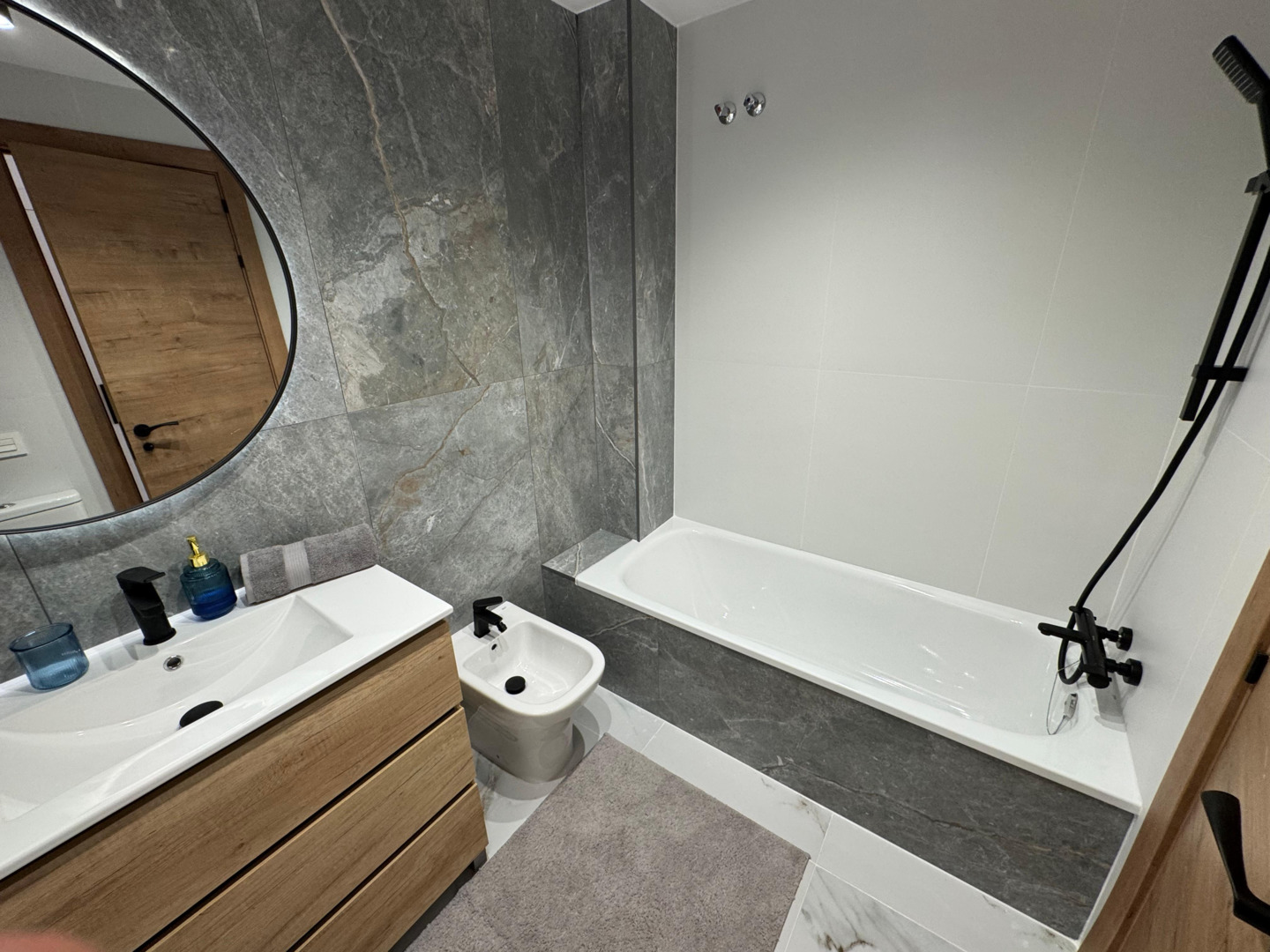 4 Bed, 2 Bath, ApartmentFor Sale, Torrevieja, Alicante