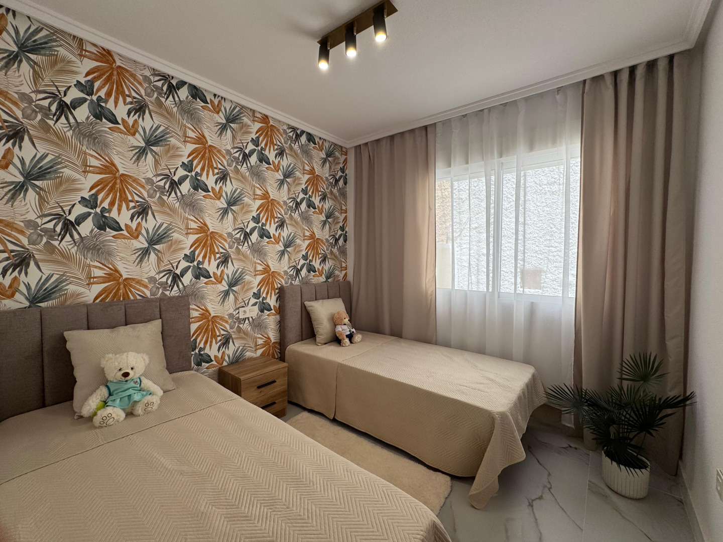 4 Bed, 2 Bath, ApartmentFor Sale, Torrevieja, Alicante