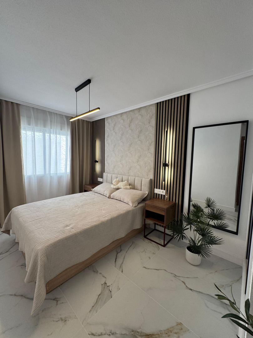 4 Bed, 2 Bath, ApartmentFor Sale, Torrevieja, Alicante