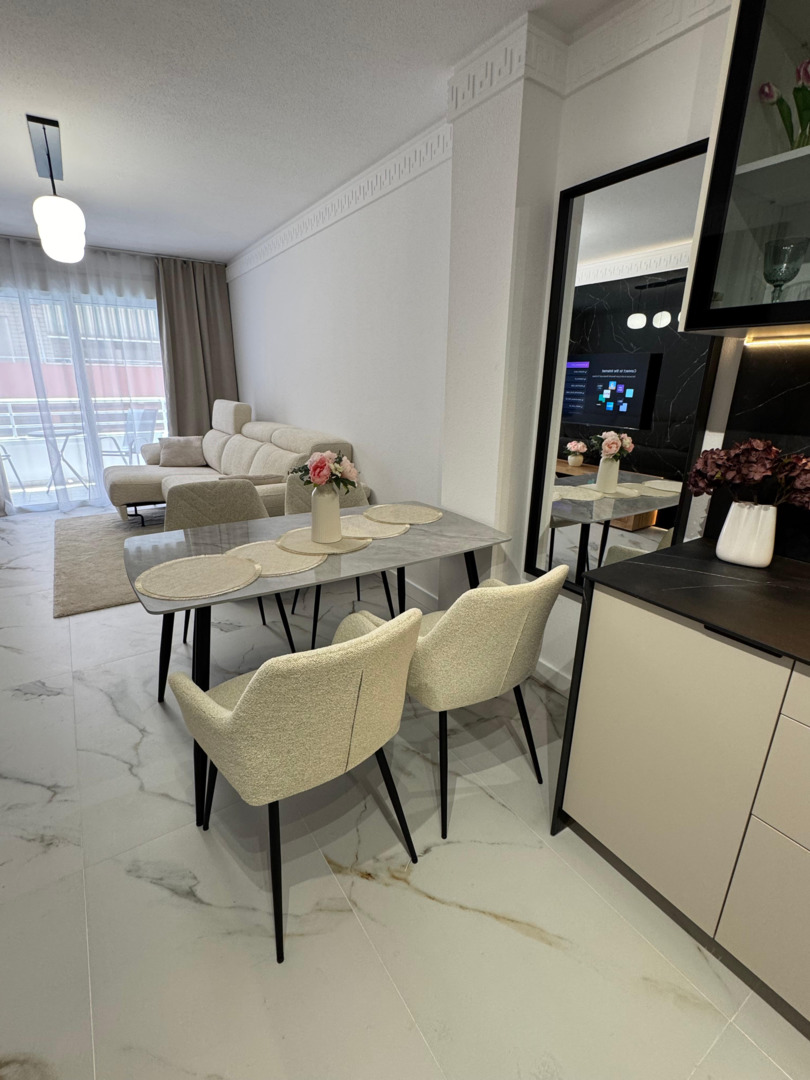 4 Bed, 2 Bath, ApartmentFor Sale, Torrevieja, Alicante