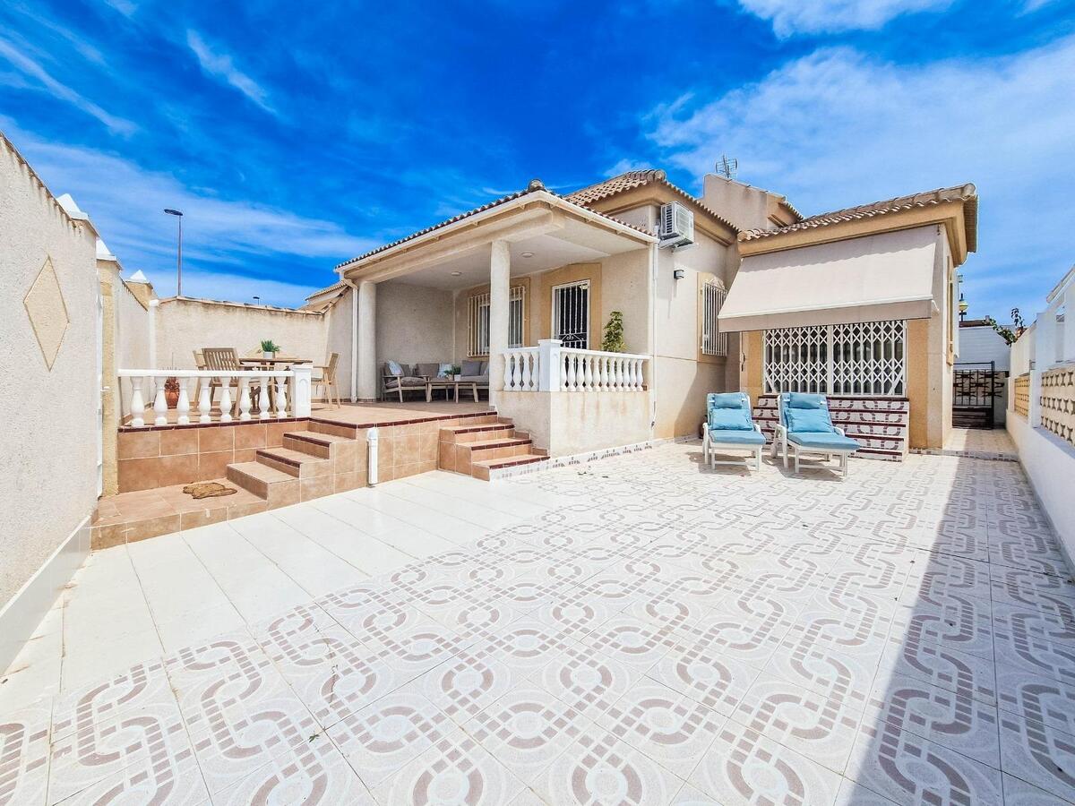2 Bed, 1 Bath, HouseFor Sale, Torrevieja, Alicante