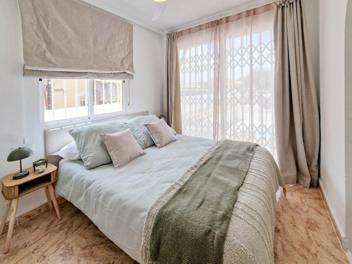 2 Bed, 1 Bath, HouseFor Sale, Torrevieja, Alicante