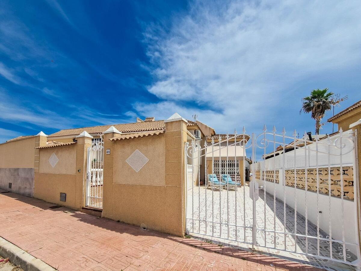 2 Bed, 1 Bath, HouseFor Sale, Torrevieja, Alicante