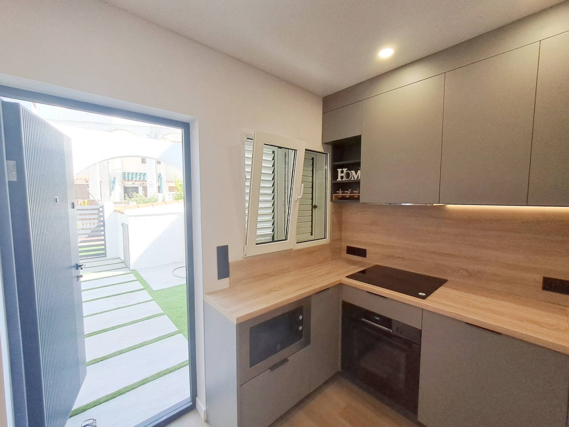 3 Bed, 2 Bath, HouseFor Sale, Torrevieja, Alicante