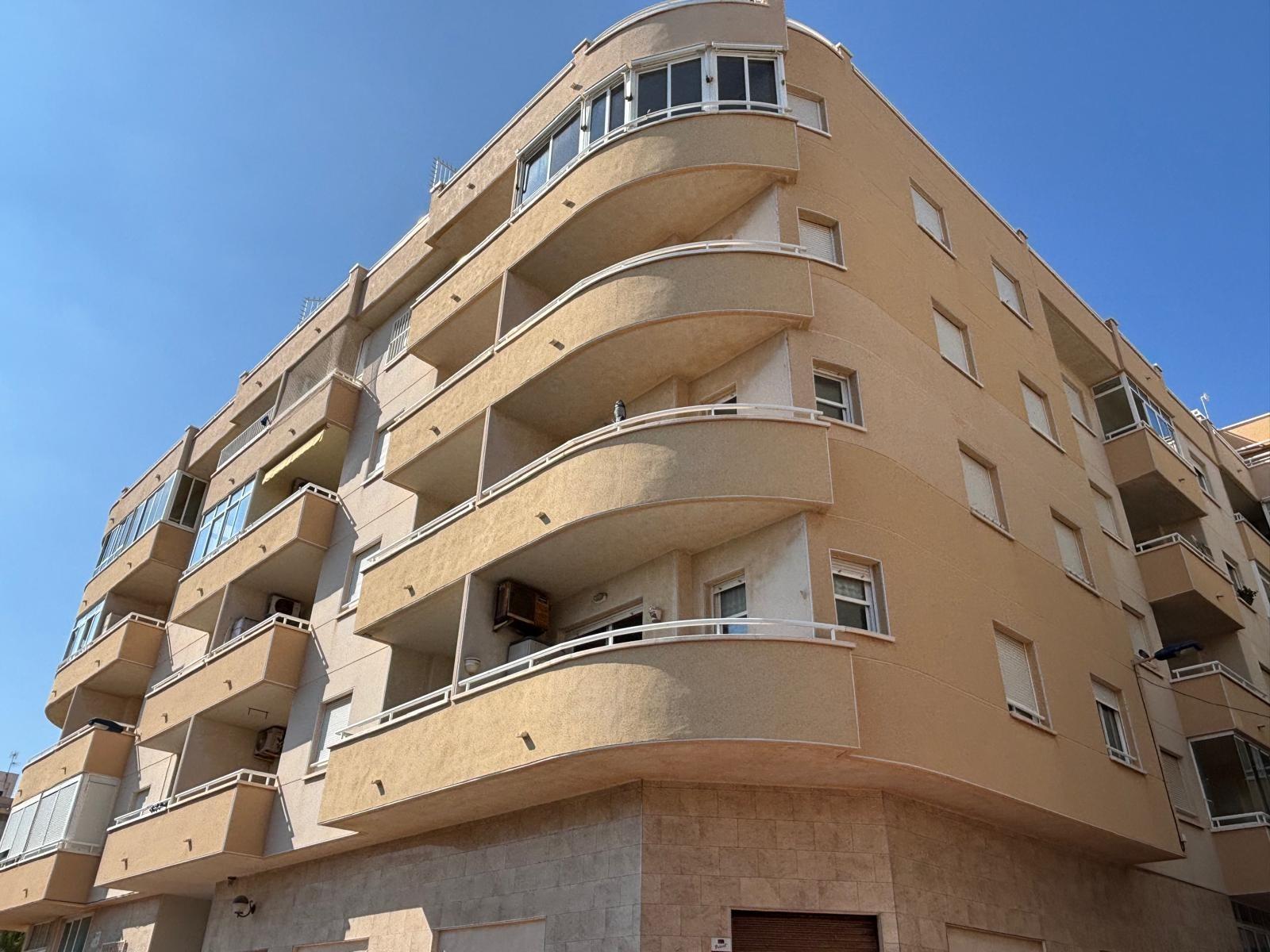 3 Bed, 2 Bath, ApartmentFor Sale, Torrevieja, Alicante