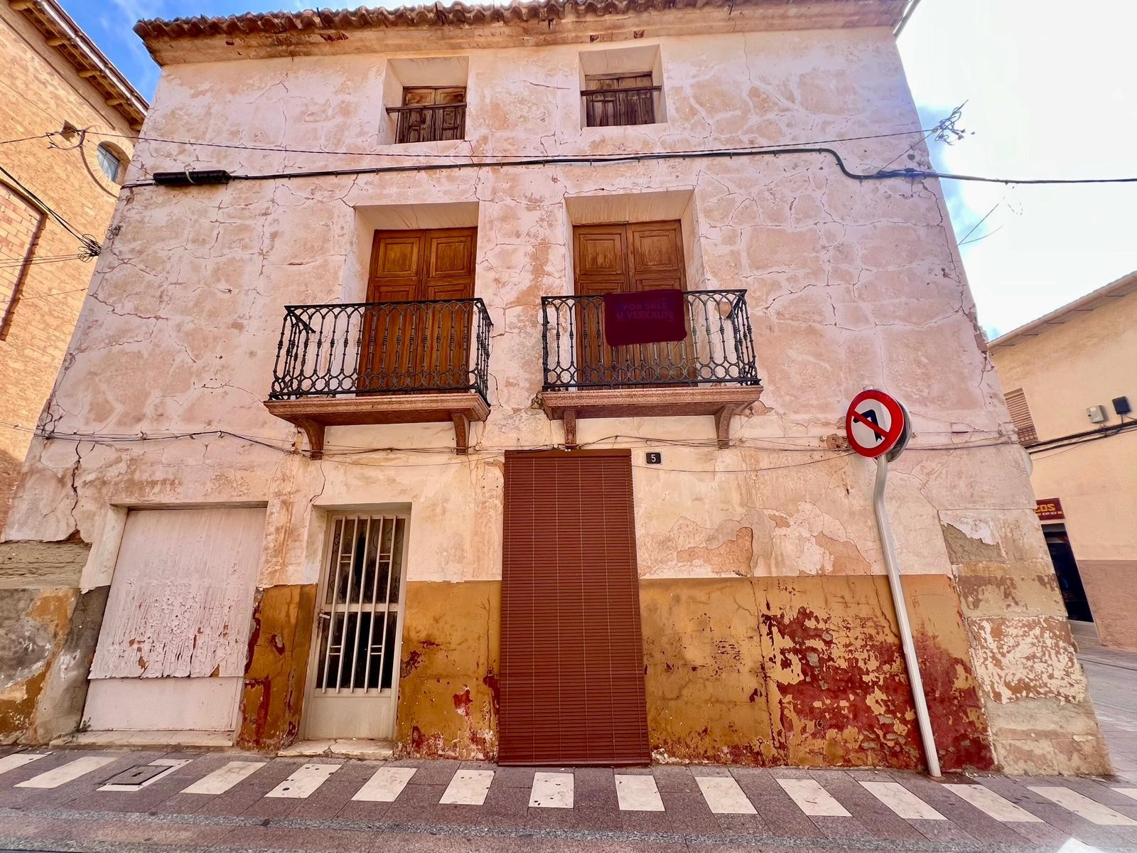 8 Bed, 1 Bath, HouseFor Sale, Pinoso, Alicante