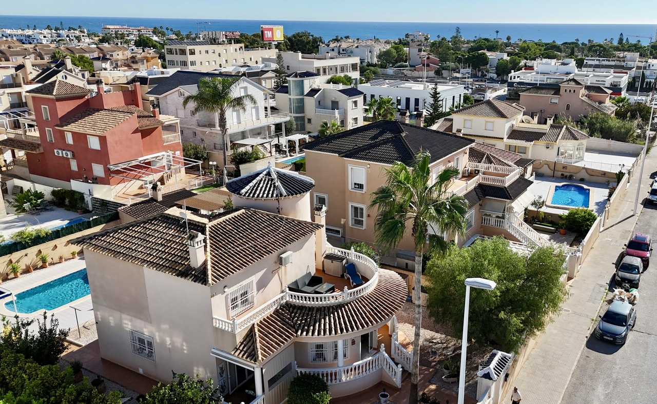 4 Bed, 3 Bath, HouseFor Sale, La Zenia, Alicante