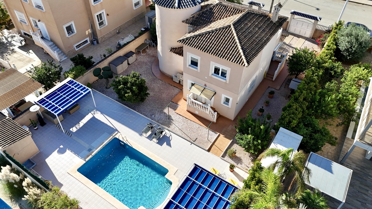 4 Bed, 3 Bath, HouseFor Sale, La Zenia, Alicante