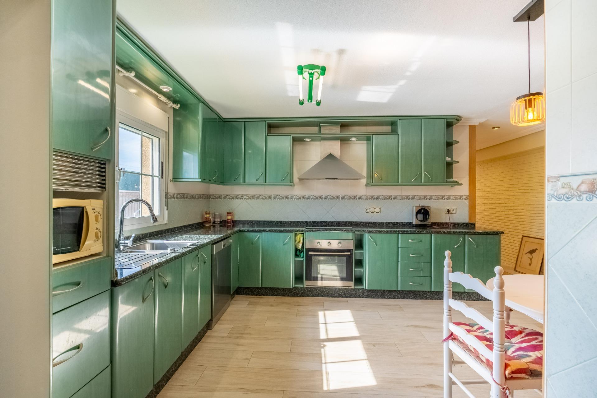 6 Bed, 3 Bath, HouseFor Sale, Torrevieja, Alicante