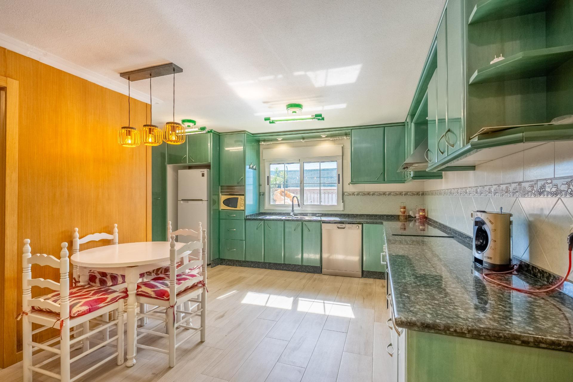 6 Bed, 3 Bath, HouseFor Sale, Torrevieja, Alicante