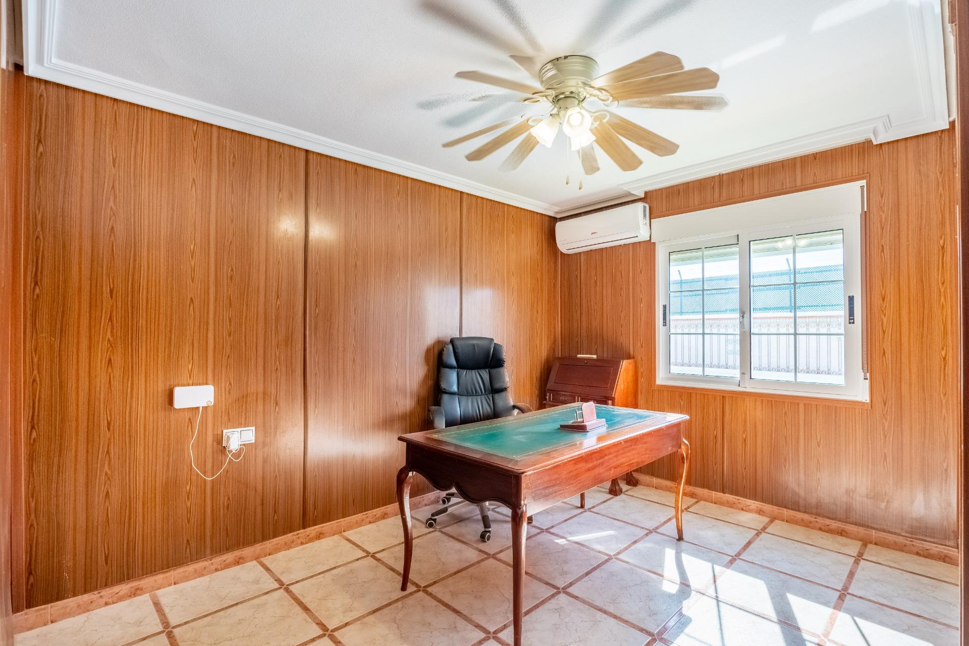 6 Bed, 3 Bath, HouseFor Sale, Torrevieja, Alicante