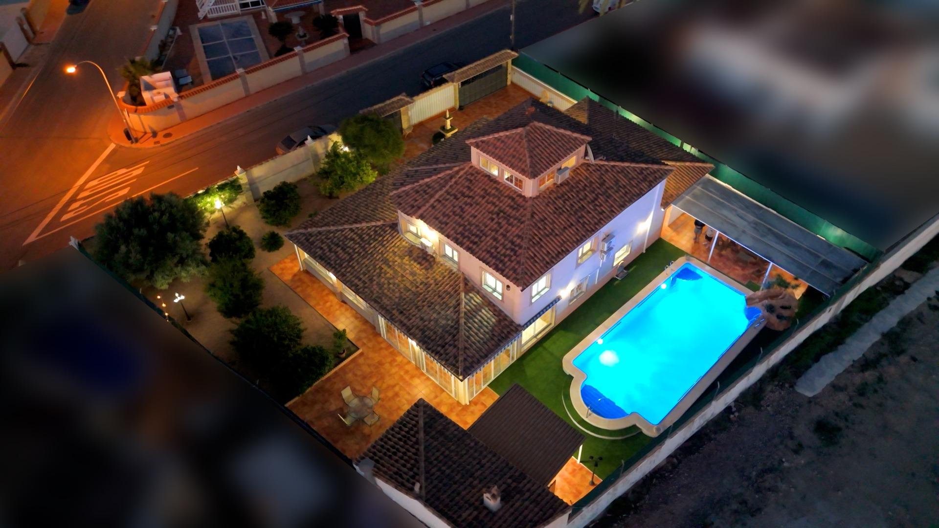 6 Bed, 3 Bath, HouseFor Sale, Torrevieja, Alicante