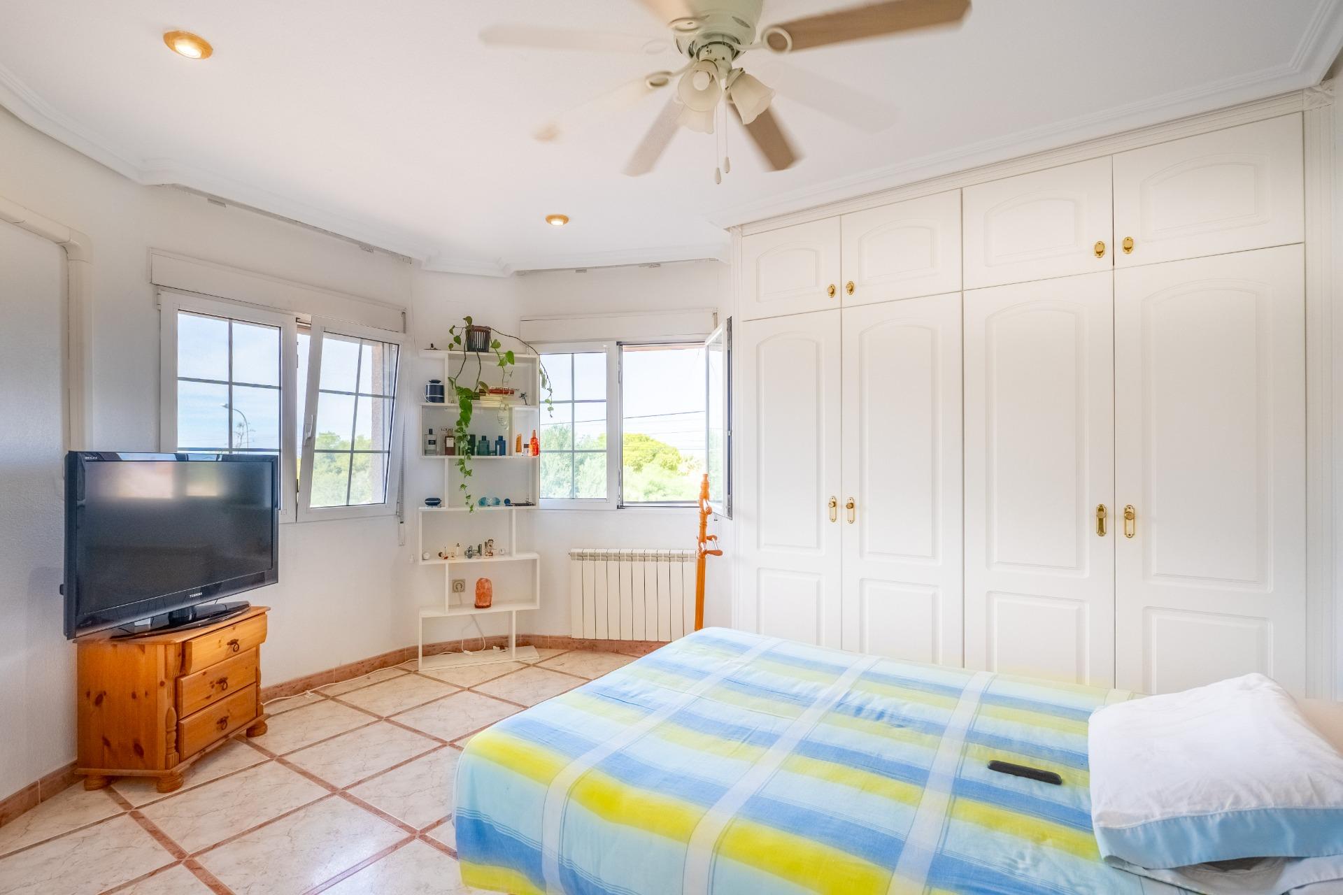 6 Bed, 3 Bath, HouseFor Sale, Torrevieja, Alicante