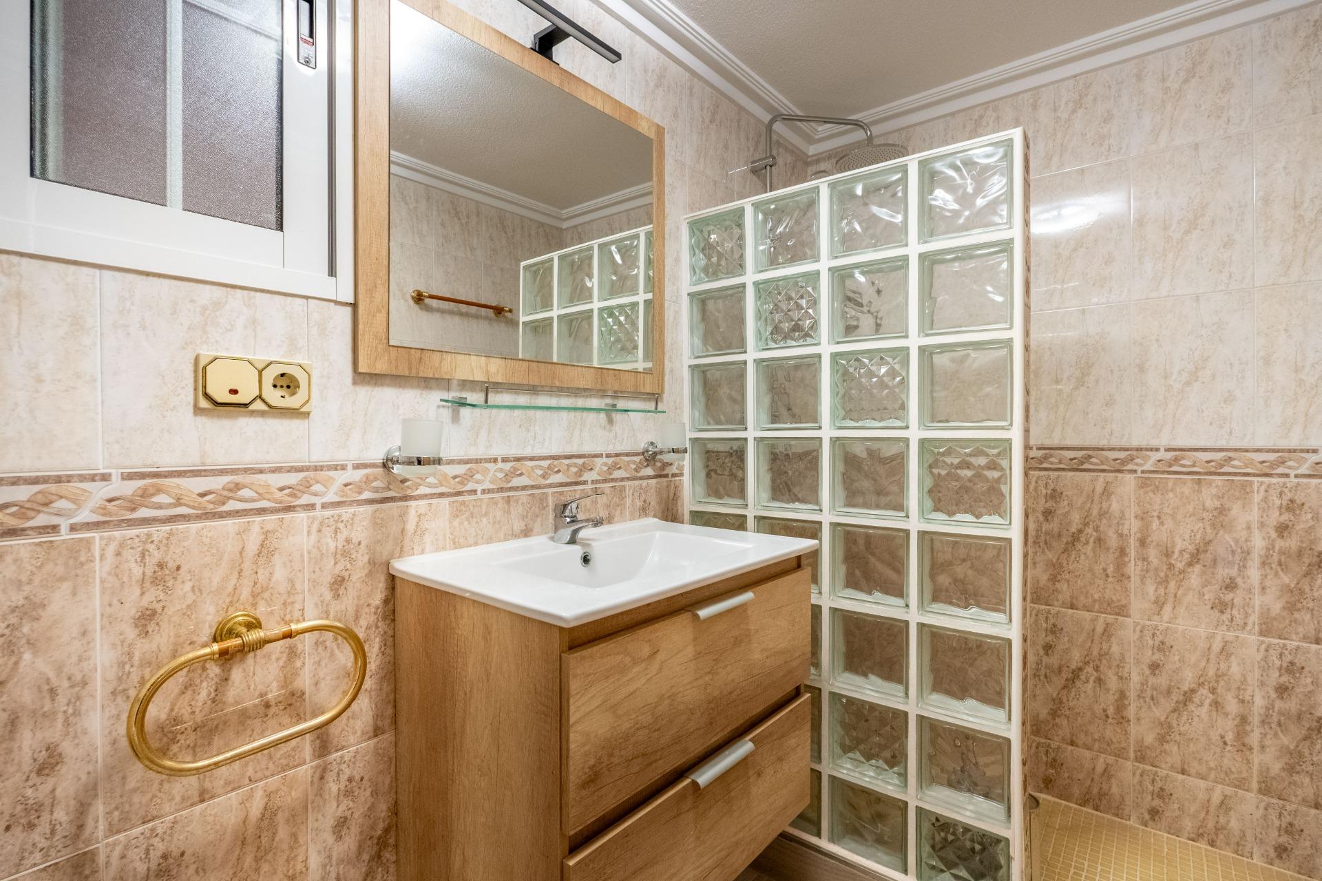 6 Bed, 3 Bath, HouseFor Sale, Torrevieja, Alicante