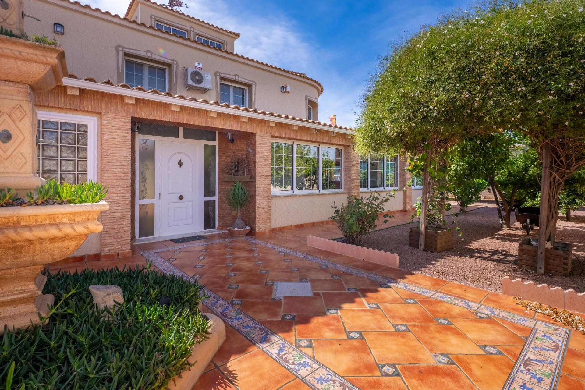 6 Bed, 3 Bath, HouseFor Sale, Torrevieja, Alicante