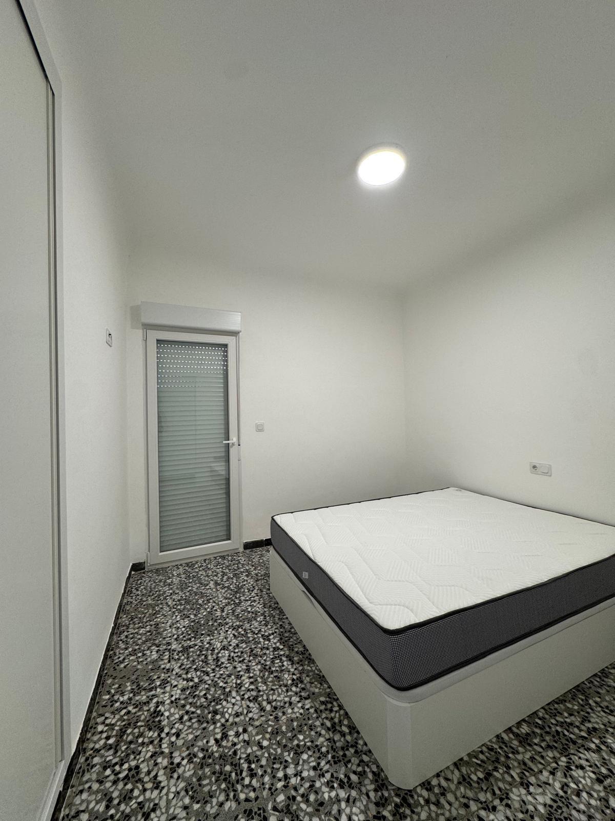 5 Bed, 3 Bath, ApartmentFor Sale, Torrevieja, Alicante