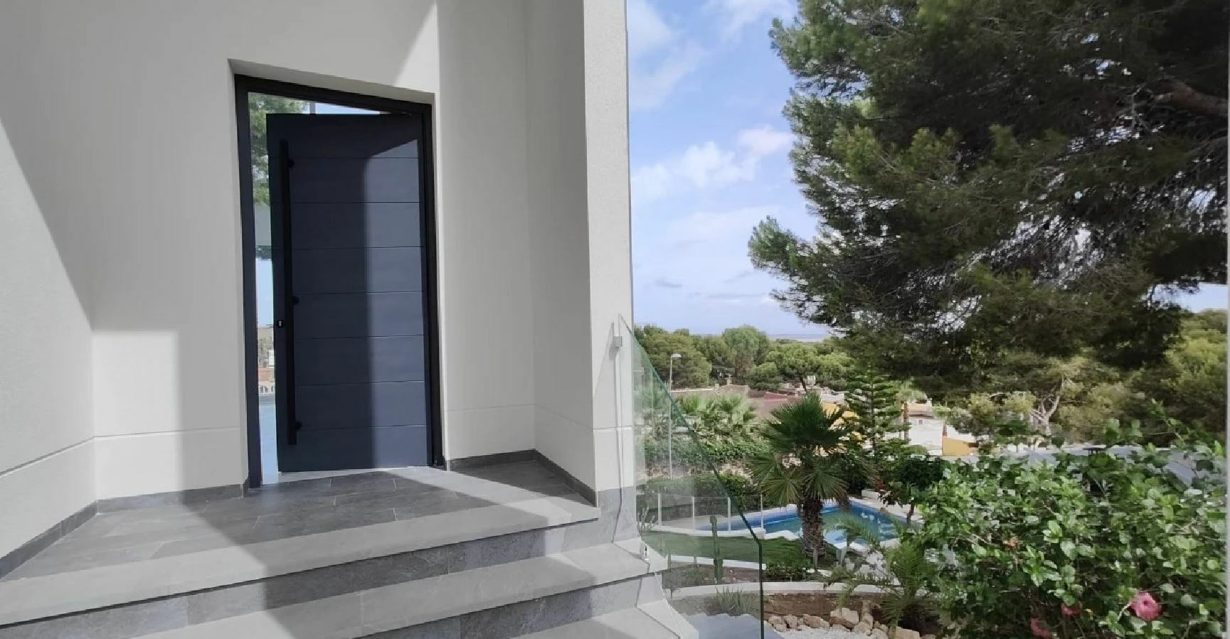 6 Bed, 3 Bath, HouseFor Sale, Torrevieja, Alicante