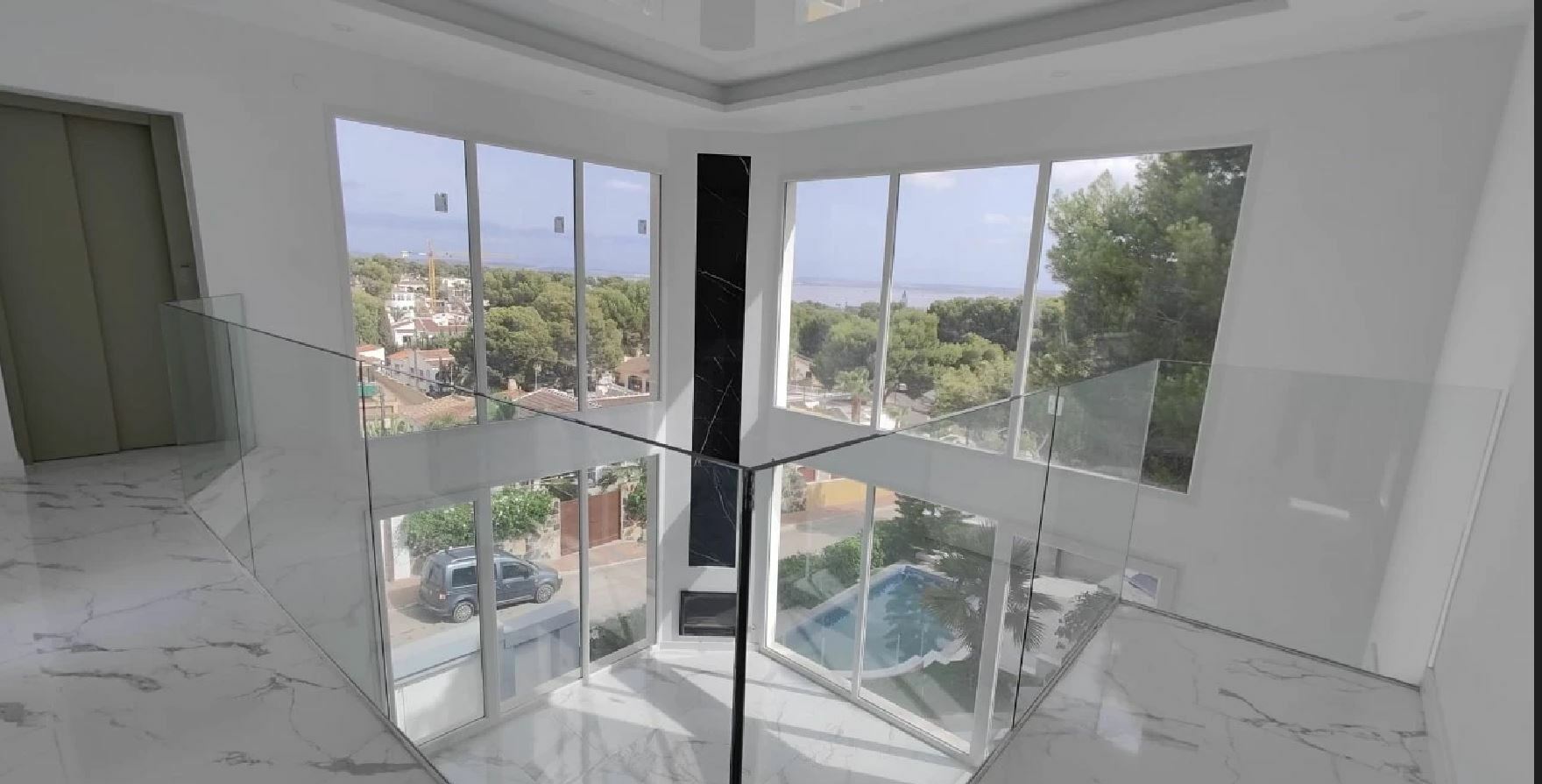 6 Bed, 3 Bath, HouseFor Sale, Torrevieja, Alicante