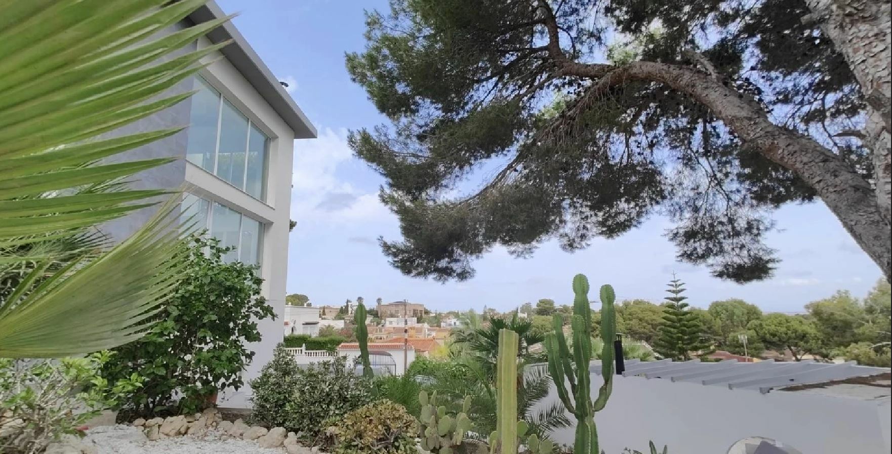 6 Bed, 3 Bath, HouseFor Sale, Torrevieja, Alicante