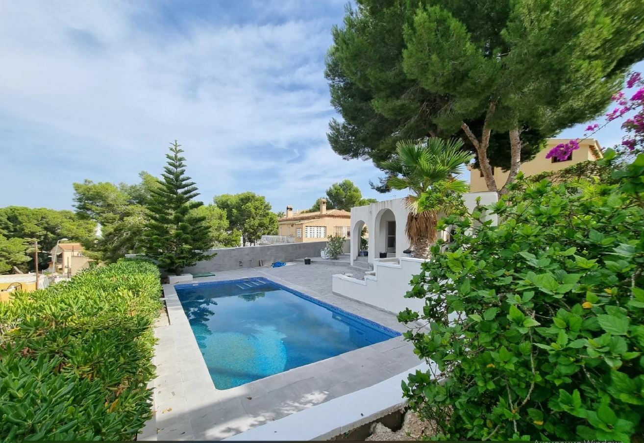 6 Bed, 3 Bath, HouseFor Sale, Torrevieja, Alicante