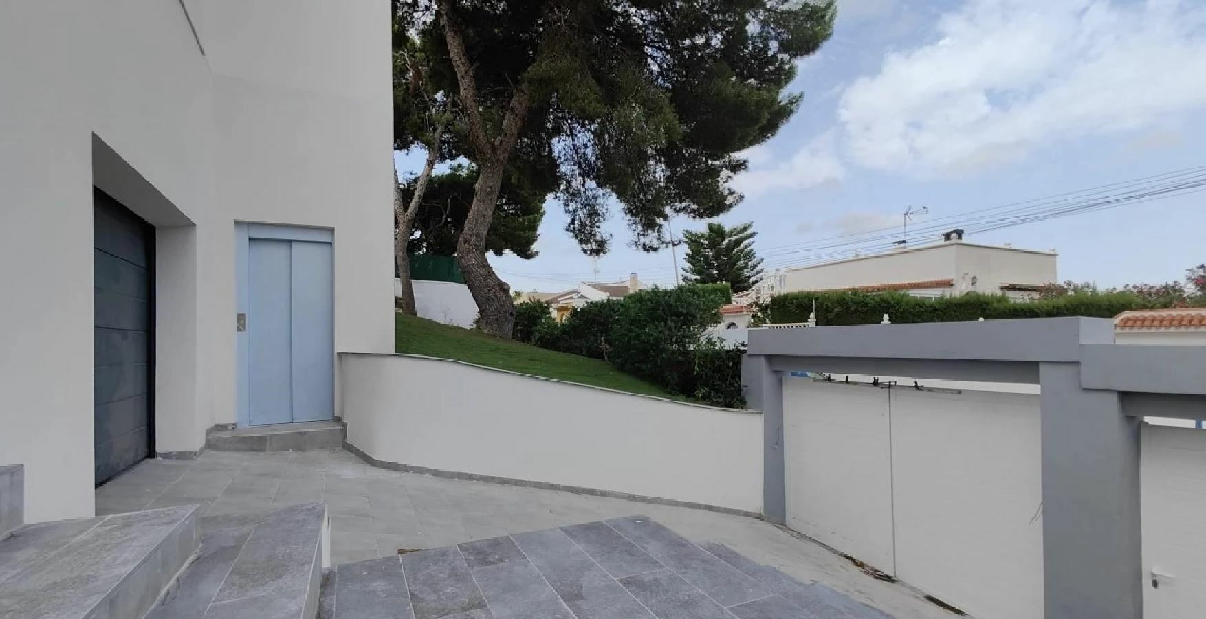 6 Bed, 3 Bath, HouseFor Sale, Torrevieja, Alicante