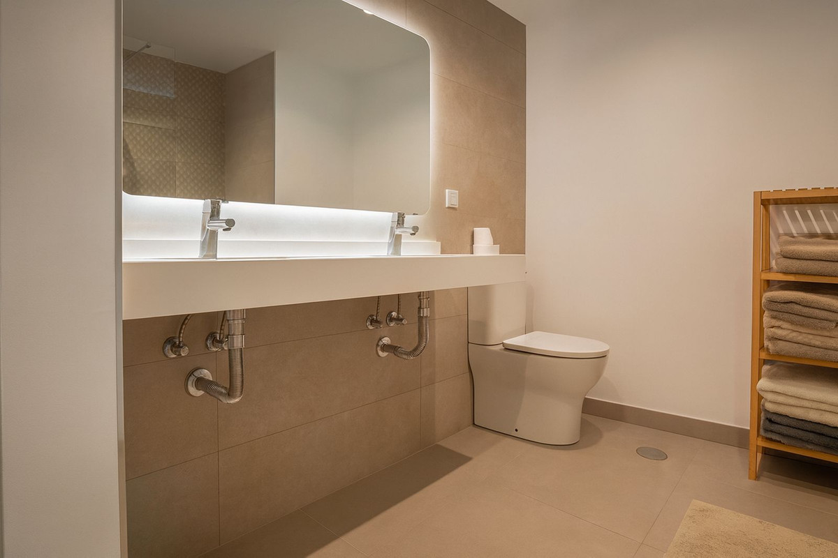 3 Bed, 3 Bath, ApartmentFor Sale, Benahavis, Malaga