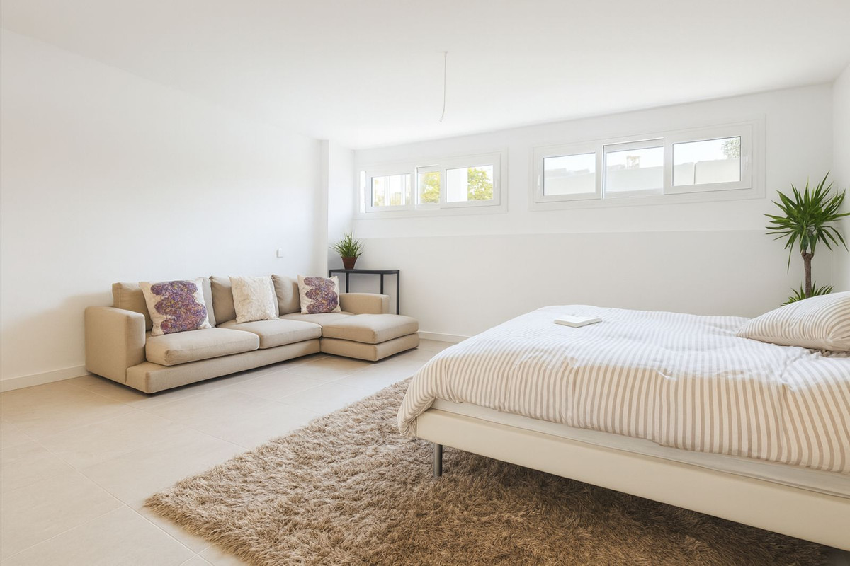 3 Bed, 3 Bath, ApartmentFor Sale, Benahavis, Malaga