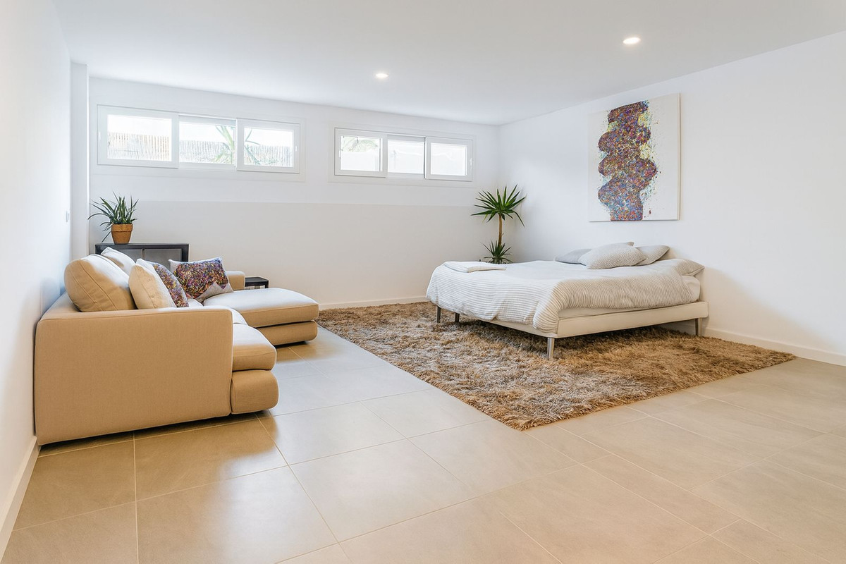 3 Bed, 3 Bath, ApartmentFor Sale, Benahavis, Malaga