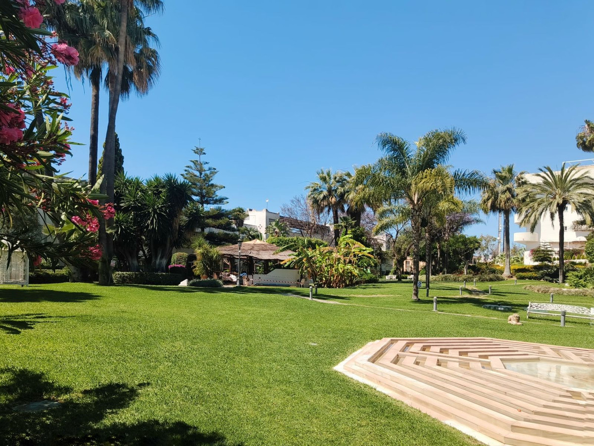 4 Bed, 2 Bath, ApartmentFor Sale, The Golden Mile, Malaga