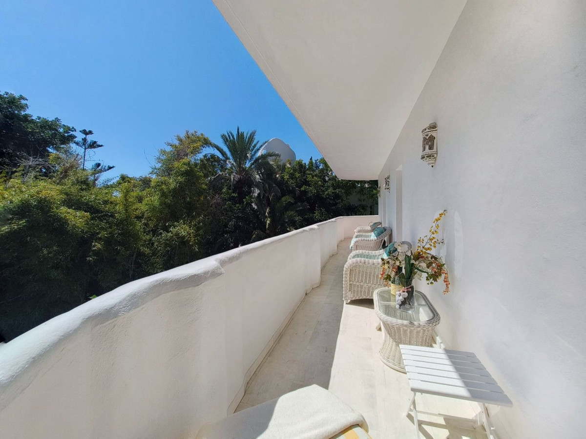 4 Bed, 2 Bath, ApartmentFor Sale, The Golden Mile, Malaga