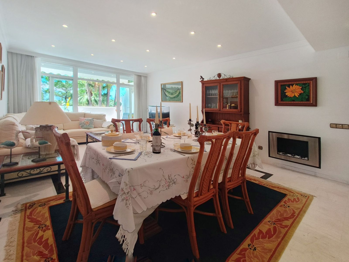 4 Bed, 2 Bath, ApartmentFor Sale, The Golden Mile, Malaga